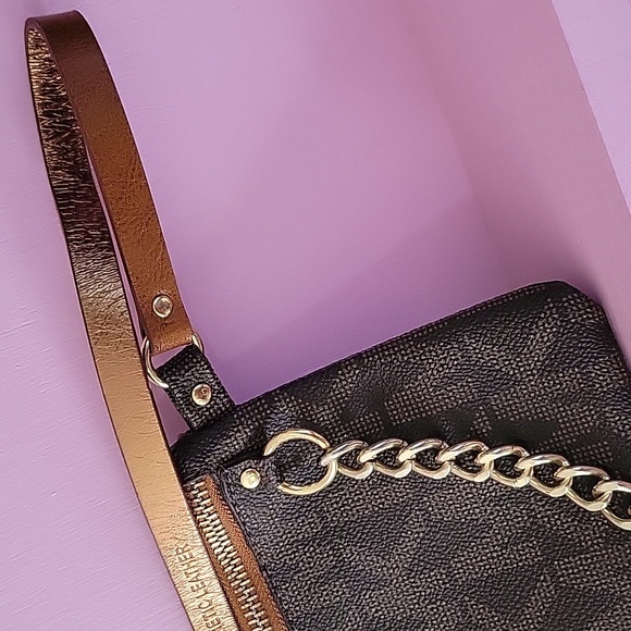 Michael Kors belt bag in MK logo 🤎🤎🤎🤎 - Picture 5 of 13